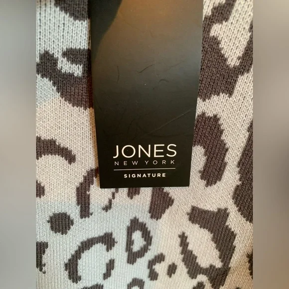 2/&15 NWT Jones New York boxy turtleneck sweater. Size S. Gray animal print. - Picture 5 of 6